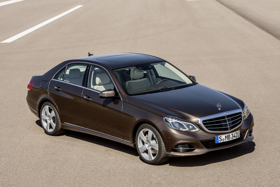  Mercedes-Benz E300 BlueTEC Hybrid 2013 года  (фото 1 из 30)